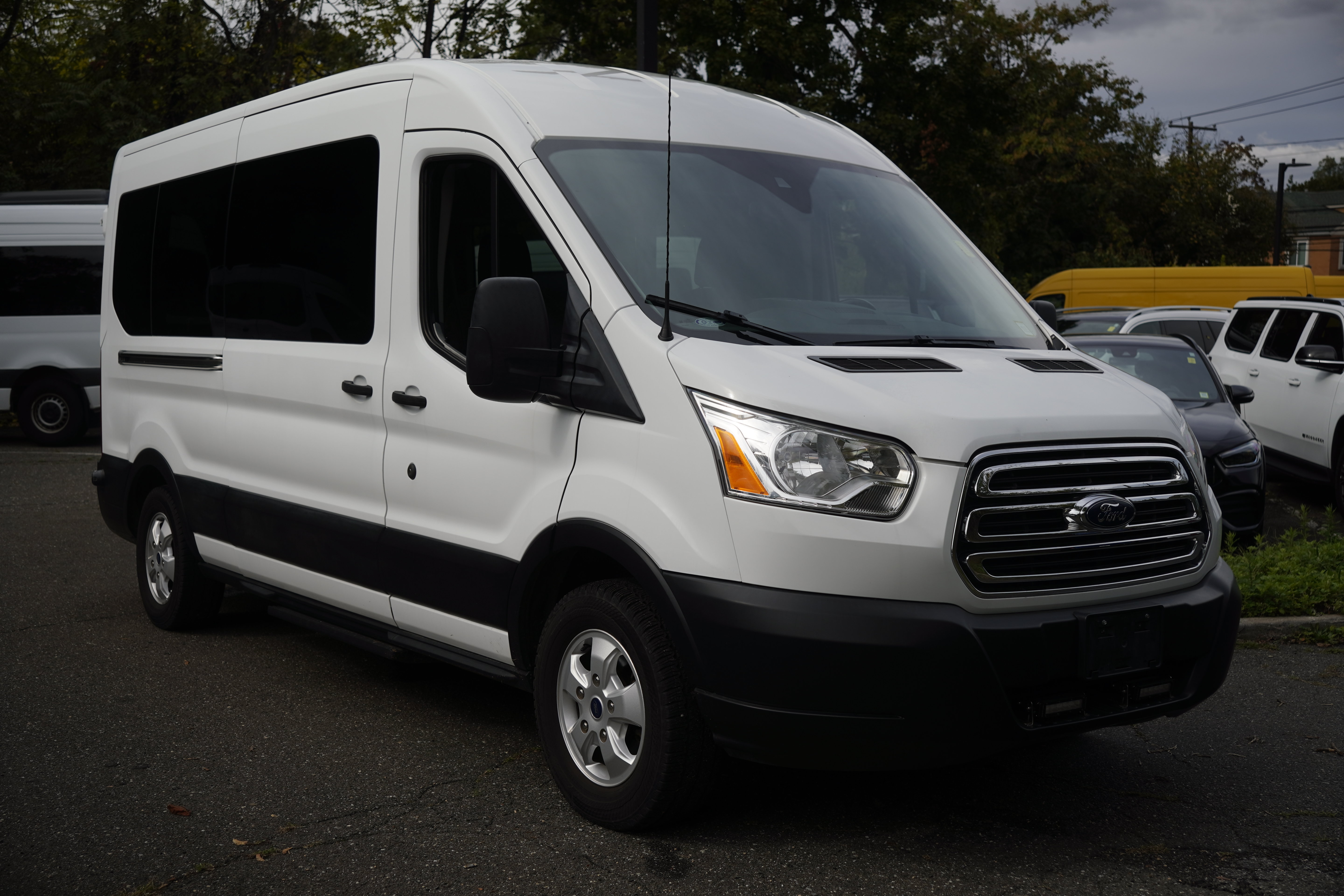 Used 2019 Ford Transit 350 XLT RWD image 9