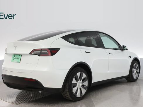 Used 2023 Tesla Model Y Long Range AWD/4WD image 3