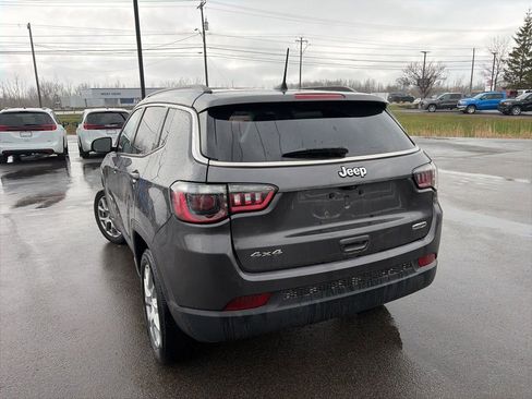 Used 2022 Jeep Compass Latitude image 3