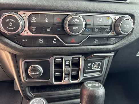Used 2025 Jeep Wrangler Unlimited Sport AWD/4WD image 14