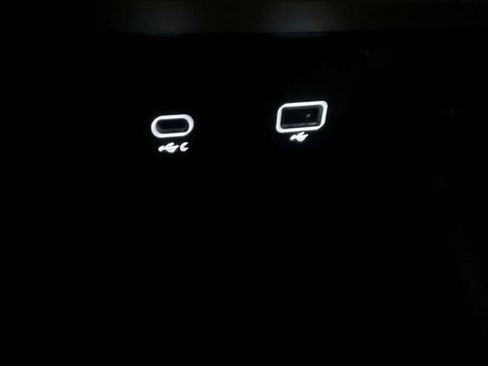 Used 2022 Land Rover Defender 90 X-Dynamic S image 32