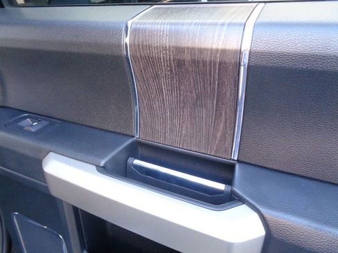 Used 2020 Ford F250 Lariat w/ Chrome Package image 78