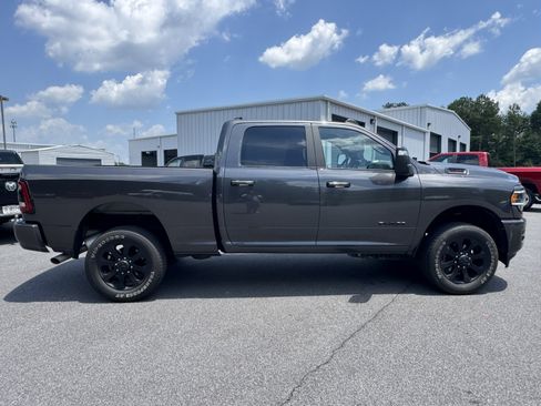 Used 2024 RAM 2500 Big Horn w/ Night Edition AWD/4WD image 4