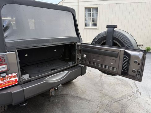 Used 2016 Jeep Wrangler Sport AWD/4WD image 13