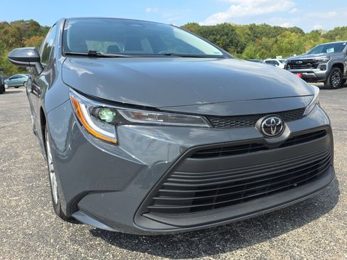 Used 2025 Toyota Corolla LE FWD image 11