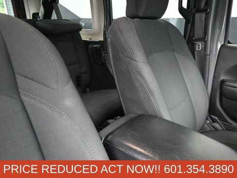 Used 2022 Jeep Wrangler Unlimited Sport AWD/4WD image 25