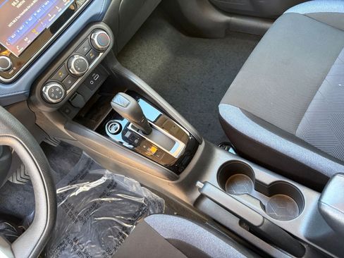 Used 2025 Nissan Versa SV image 37