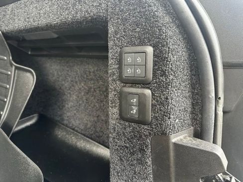 Used 2020 Land Rover Range Rover HSE image 19