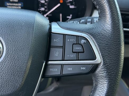 Used 2022 Toyota Sienna XLE FWD image 28