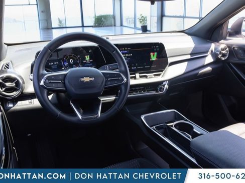 Used 2025 Chevrolet Equinox LT FWD image 13