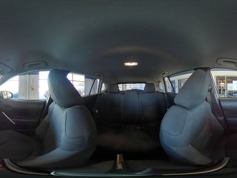 Used 2025 Toyota Corolla Cross LE image 41