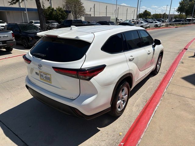 Used 2021 Toyota Highlander LE FWD image 7