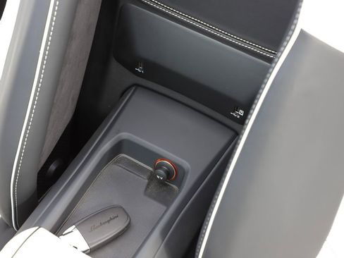 Used 2024 Lamborghini Huracan EVO image 64