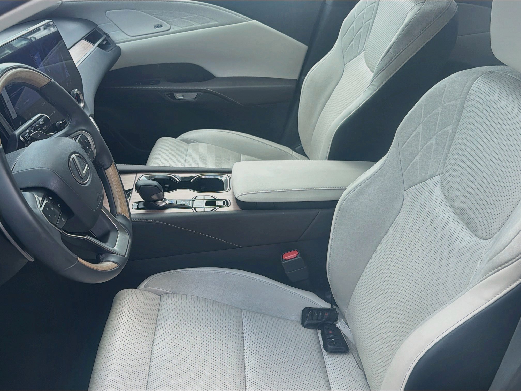 Used 2024 Lexus RX 350 AWD w/ Convenience Package image 18