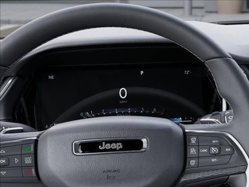 New 2025 Jeep Grand Cherokee L Laredo image 17