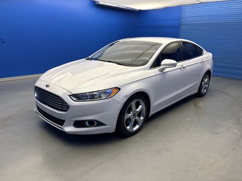 Used 2015 Ford Fusion SE w/ Equipment Group 201A FWD image 4