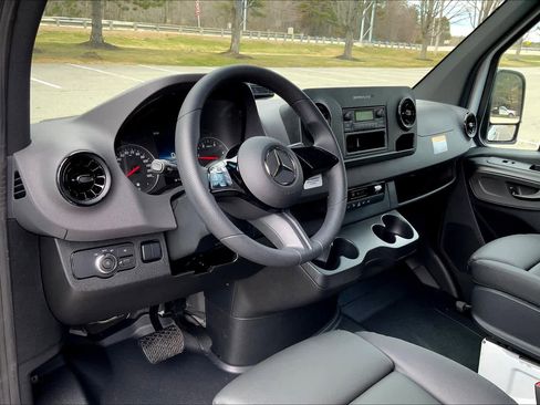 Certified 2025 Mercedes-Benz Sprinter 2500 image 9