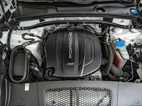 Used 2018 Porsche Macan AWD/4WD image 46