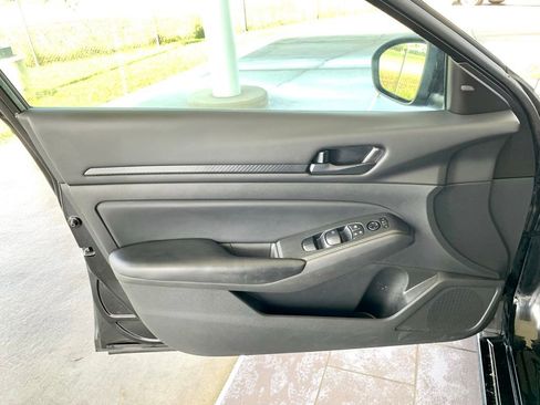 Used 2023 Nissan Altima 2.5 S FWD image 12