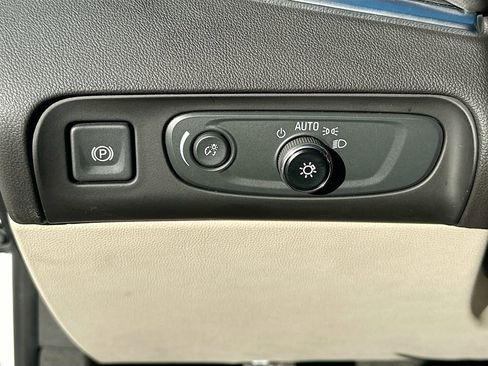 Used 2020 Buick Enclave Premium w/ Sun and Sites Package image 10