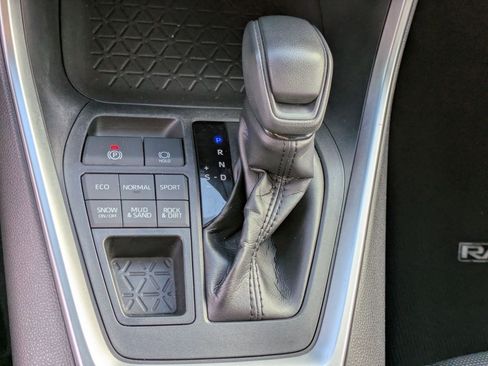 Used 2019 Toyota RAV4 LE image 22