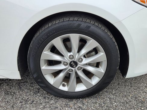 Used 2018 Kia Optima LX w/ 17" Alloy Wheels Package image 6