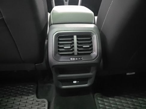 Used 2024 Volkswagen Taos SE AWD/4WD image 10