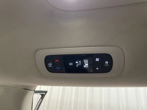 Used 2021 Chrysler Voyager Lxi FWD image 28