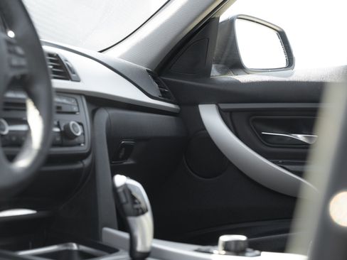 Used 2014 BMW 320i xDrive Sedan image 15