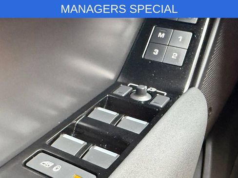 Used 2025 Land Rover Range Rover Velar Dynamic SE AWD/4WD image 22