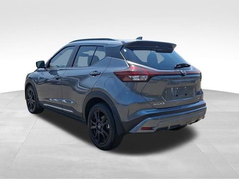 Used 2023 Nissan Kicks SR w/ SR Premium Package FWD image 5