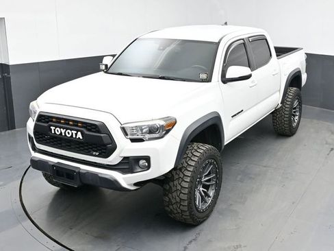 Used 2019 Toyota Tacoma TRD Off-Road w/ Technology Package image 34
