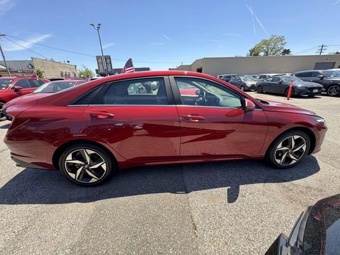 Certified 2023 Hyundai Elantra Limited FWD image 8