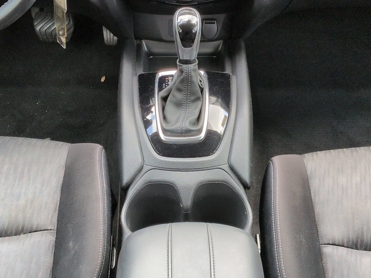 Used 2019 Nissan Rogue S w/ Special Edition Package FWD image 19