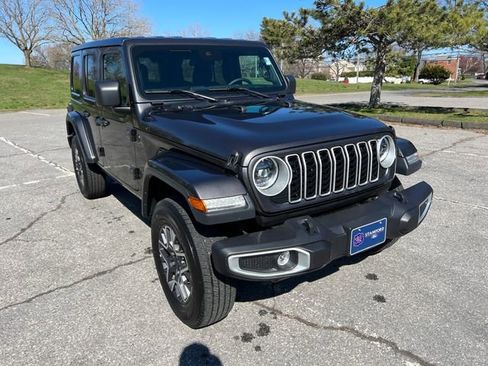 Used 2025 Jeep Wrangler Unlimited Sahara AWD/4WD image 2