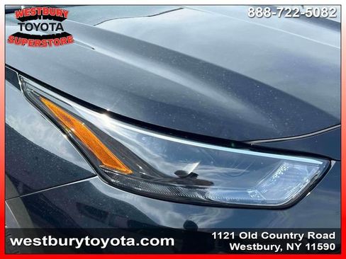 Used 2022 Toyota Highlander XLE image 11
