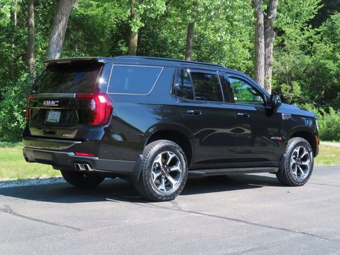 Used 2025 GMC Yukon AT4 AWD/4WD image 3