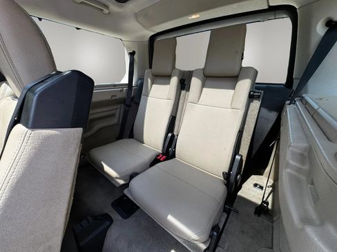 Used 2015 Land Rover LR4 HSE AWD/4WD image 14