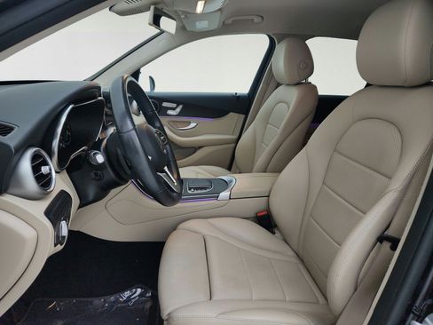 Used 2020 Mercedes-Benz GLC 300 image 17