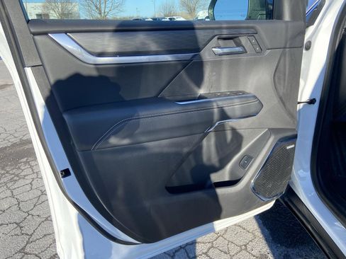 Used 2025 GMC Acadia Elevation image 34