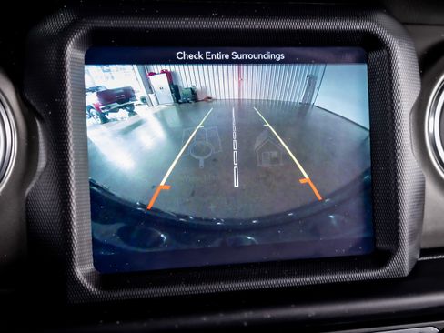 Used 2019 Jeep Wrangler Unlimited Sahara image 9