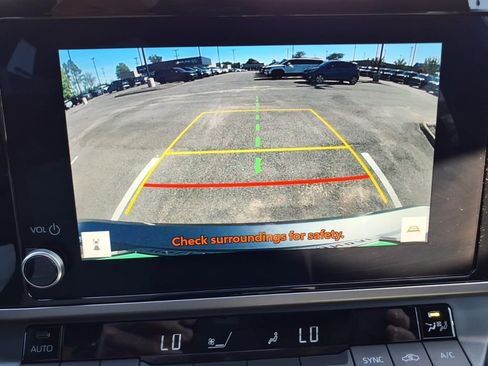 Used 2025 Toyota Camry SE image 28