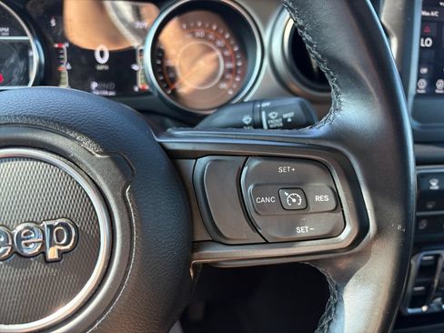 Used 2021 Jeep Gladiator Sport AWD/4WD image 17