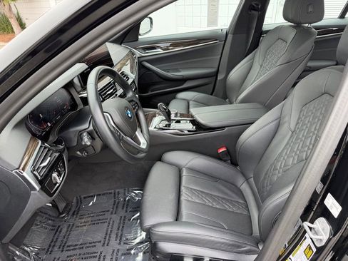 Used 2023 BMW 530i w/ Convenience Package RWD image 15