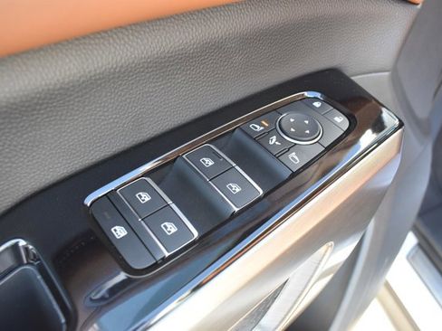 Used 2024 Nissan Pathfinder Platinum w/ Cargo Package image 12