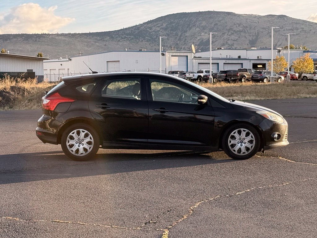 Used 2012 Ford Focus SE w/ SE Winter Pkg FWD image 6
