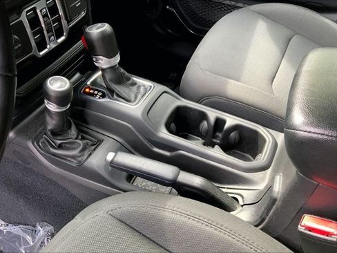 Used 2022 Jeep Wrangler Unlimited Sport AWD/4WD image 17