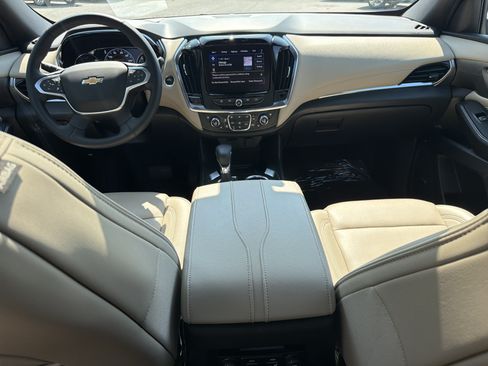 Used 2023 Chevrolet Traverse Premier FWD image 27