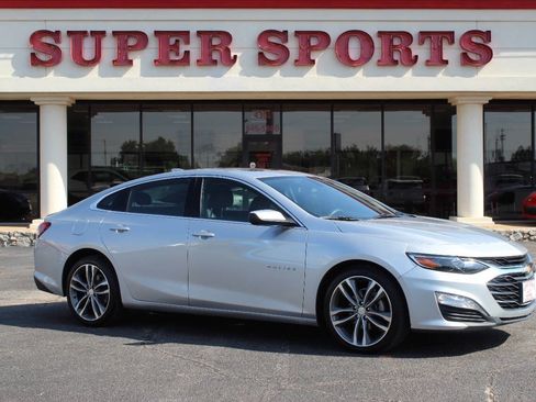 Used 2021 Chevrolet Malibu LT image 1