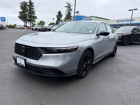 Certified 2025 Honda Accord SE image 4